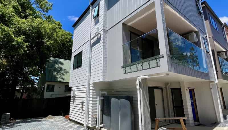 9/2145 Great North Road, Avondale