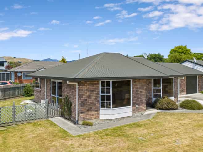 27A Karina Crescent, Redwoodtown