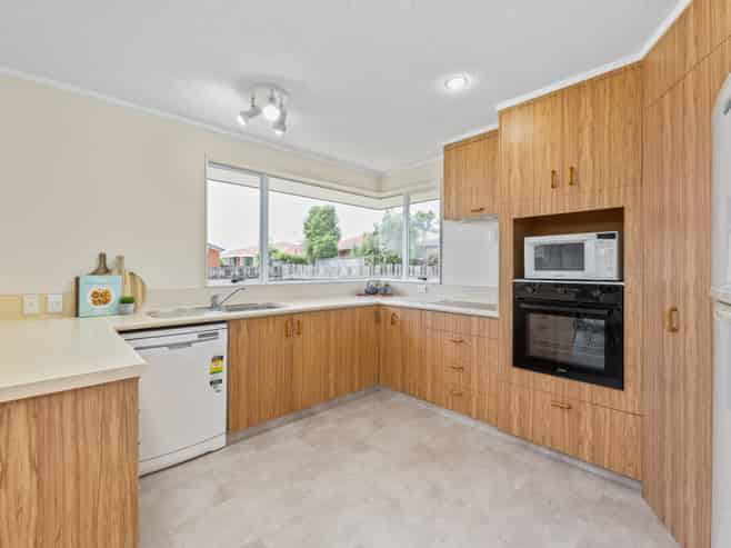 27A Karina Crescent, Redwoodtown