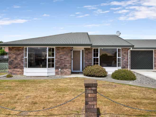 27A Karina Crescent, Redwoodtown