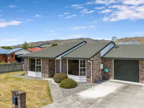 27A Karina Crescent, Redwoodtown