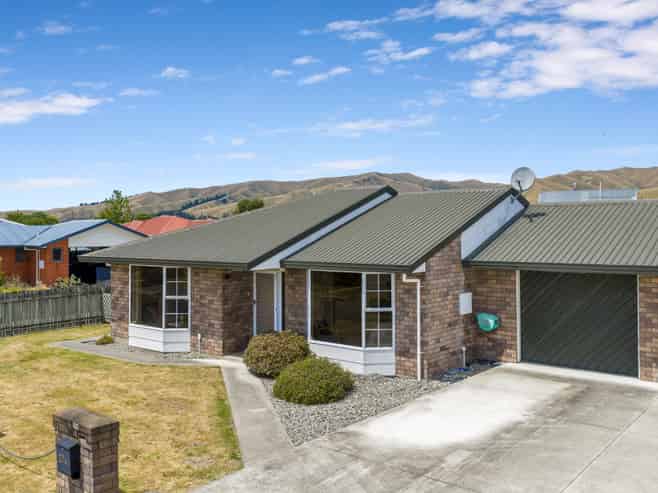 27A Karina Crescent, Redwoodtown