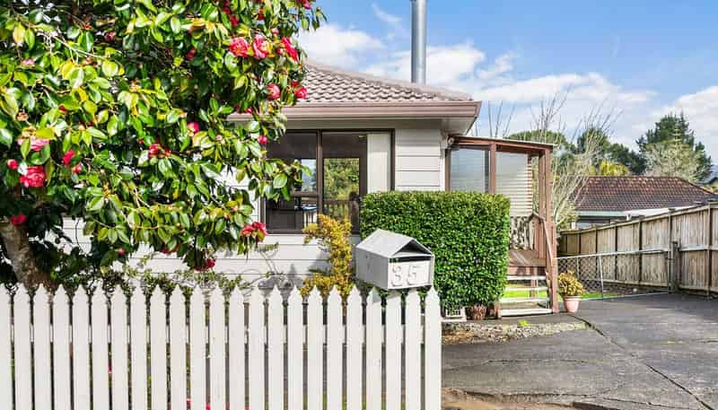 35 Rehia Road, Massey