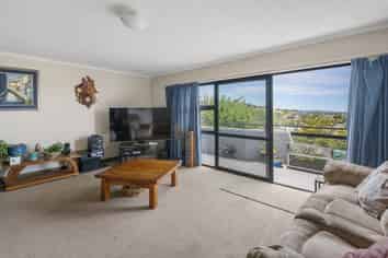 9 Poaka Place, Taradale