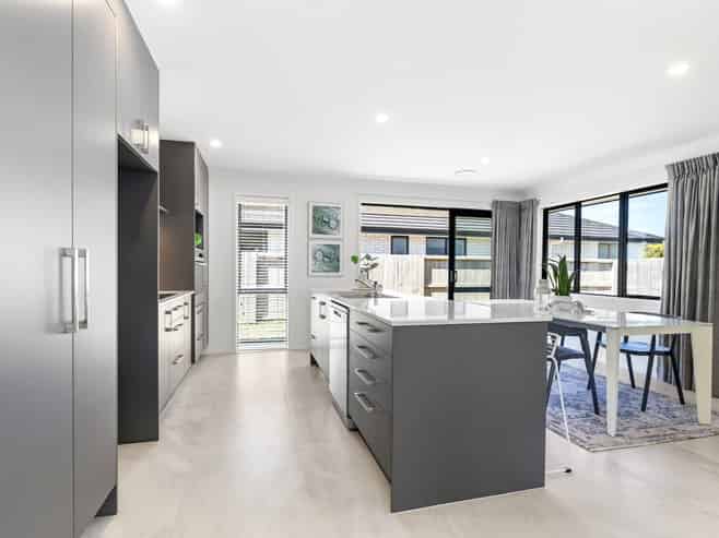 77 Kaurinui Crescent, One Tree Point