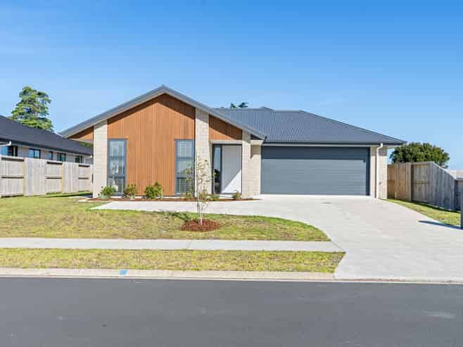 77 Kaurinui Crescent, One Tree Point