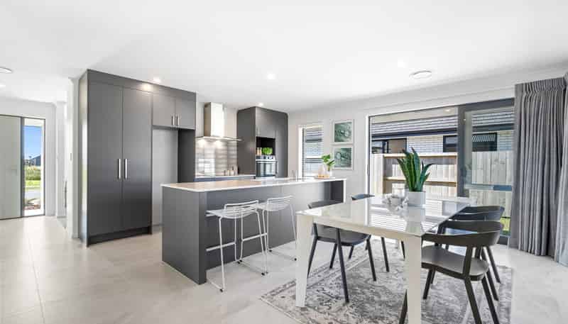 77 Kaurinui Crescent, One Tree Point