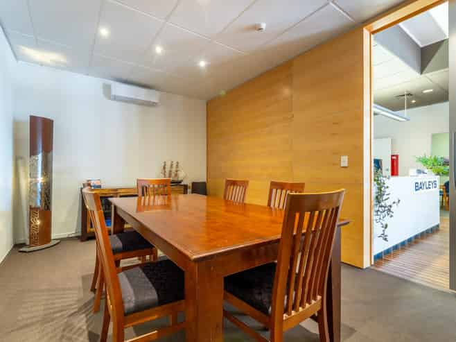 Prime Office with possible Retail Tenancy