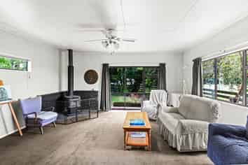 988 Norton Road, Longlands