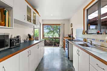 988 Norton Road, Longlands