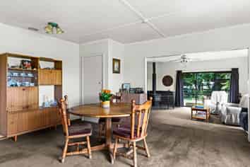 988 Norton Road, Longlands