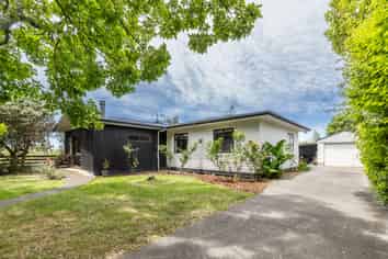 988 Norton Road, Longlands