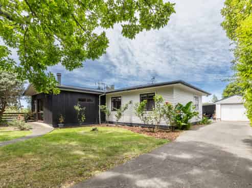988 Norton Road, Longlands