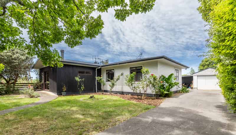 988 Norton Road, Longlands