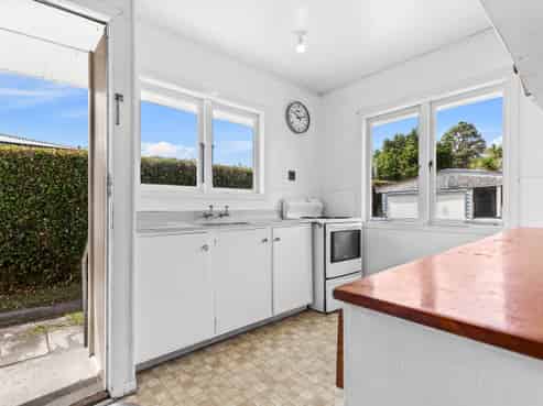 30 Amberley Avenue, Te Atatu South