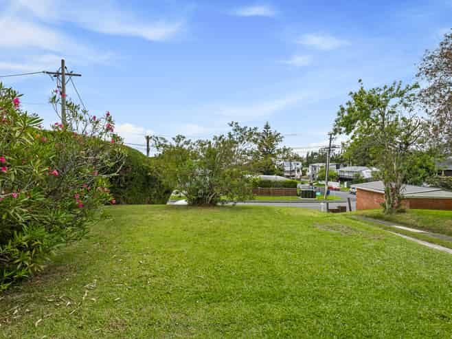 30 Amberley Avenue, Te Atatu South