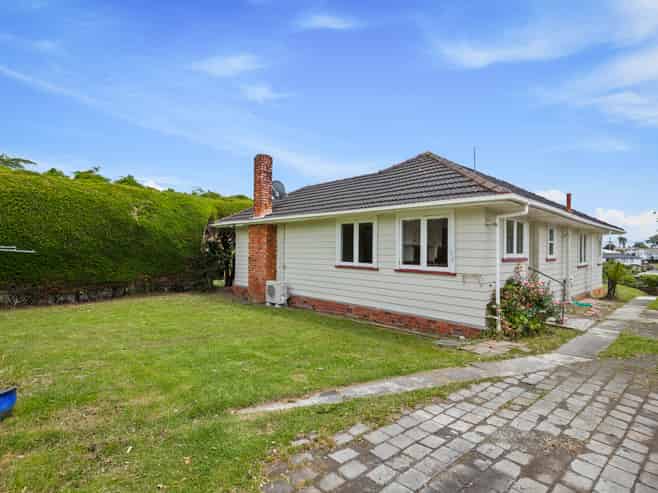 30 Amberley Avenue, Te Atatu South