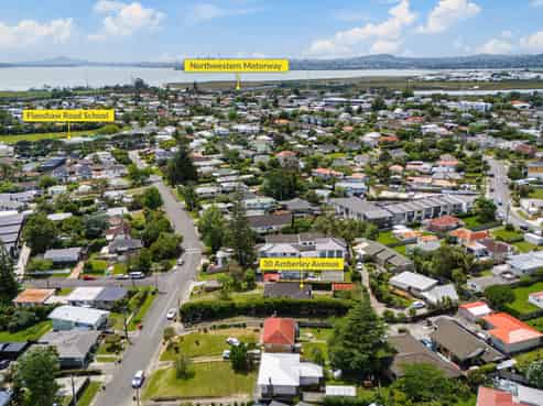 30 Amberley Avenue, Te Atatu South