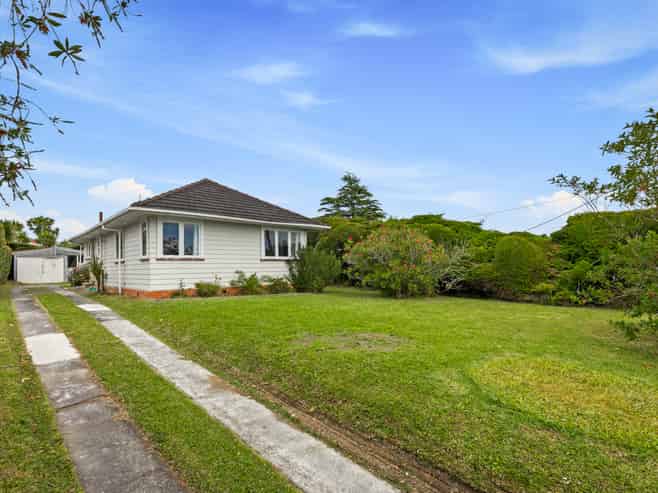 30 Amberley Avenue, Te Atatu South