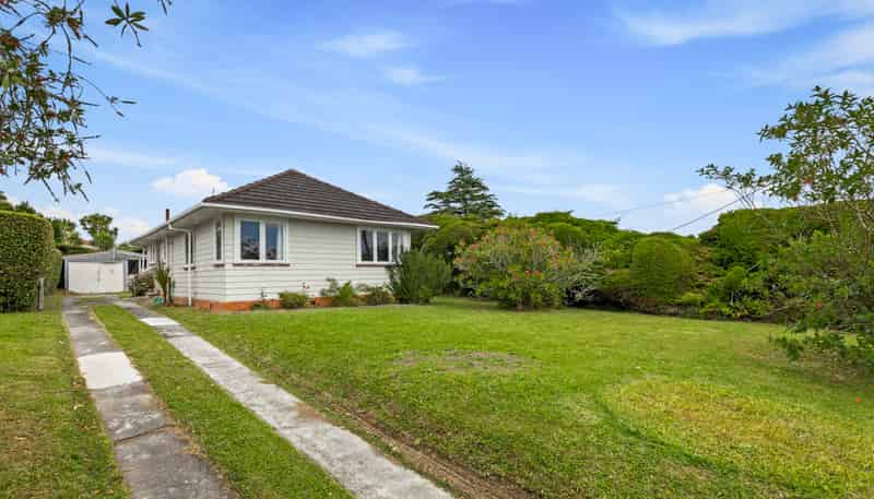 30 Amberley Avenue, Te Atatu South