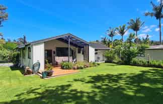 30 Driving Creek Road, Coromandel