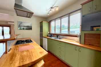 20A Government Road, Raglan