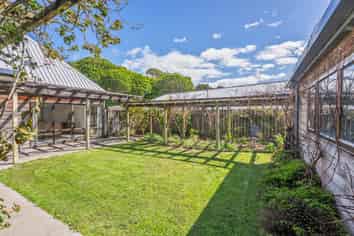 35 Oriwa Crescent, Otaki