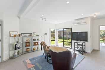 35 Oriwa Crescent, Otaki