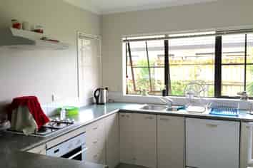 70 Lenore Road, Favona