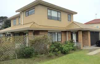 70 Lenore Road, Favona