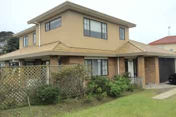 70 Lenore Road, Favona