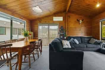 86 Valley Rd, Paraparaumu