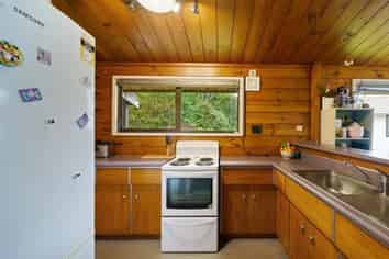 86 Valley Rd, Paraparaumu