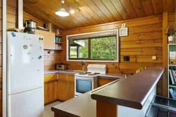 86 Valley Rd, Paraparaumu