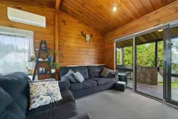 86 Valley Rd, Paraparaumu