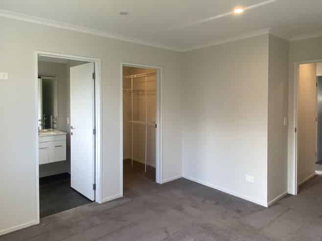 77 Sir John McKenzie Avenue, Yaldhurst