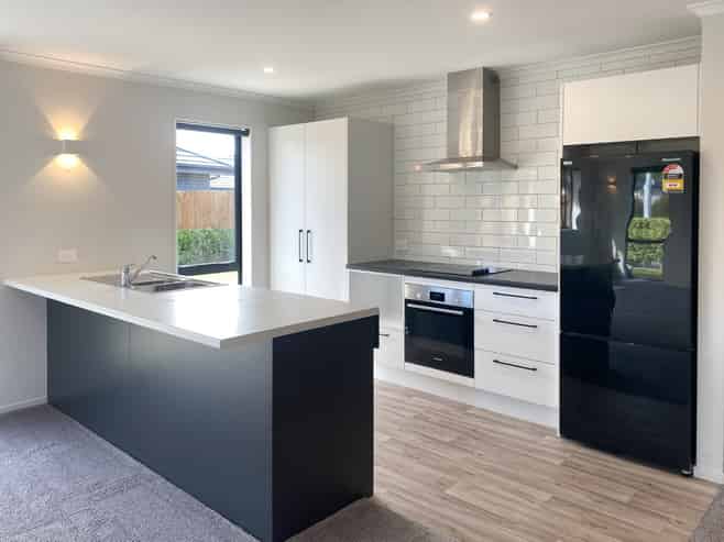 77 Sir John McKenzie Avenue, Yaldhurst