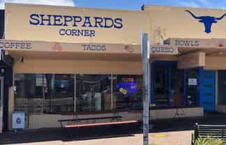 CAFE/RETAIL SHOP IN PRIME LOCATION
