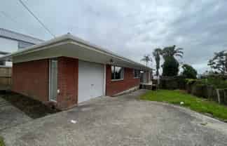 64 Royal Road, Massey