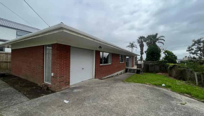 64 Royal Road, Massey