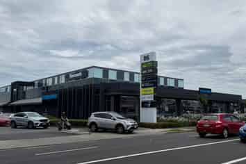 Premium Lunn Ave Showroom/Retail