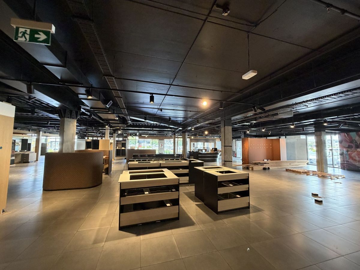 Premium Lunn Ave Showroom/Retail - Mehr