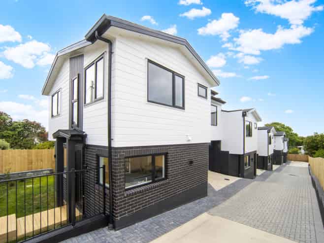 70 Golf Road, New Lynn