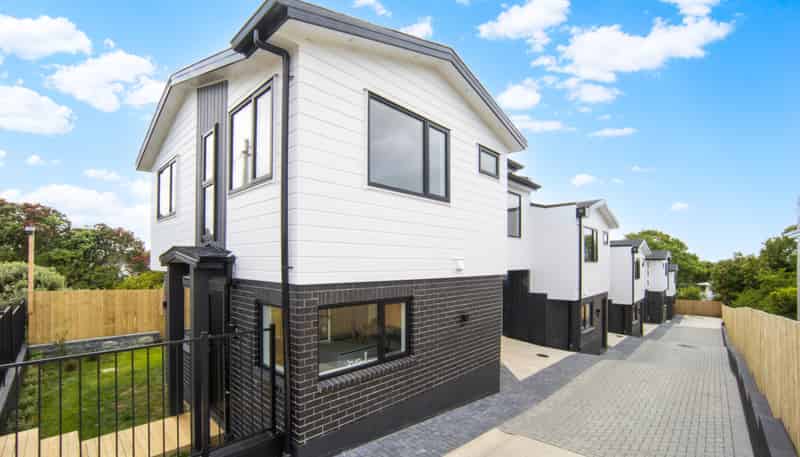 70 Golf Road, New Lynn