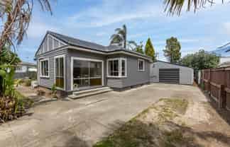 1026 Frederick Street West, Mahora