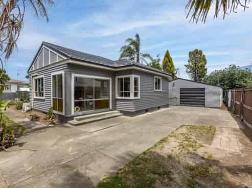 1026 Frederick Street West, Mahora