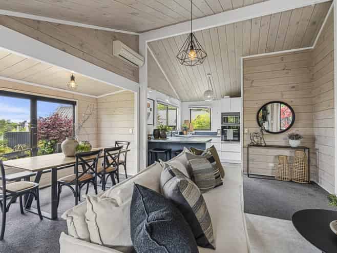 6 Honnor Place, Hurdon