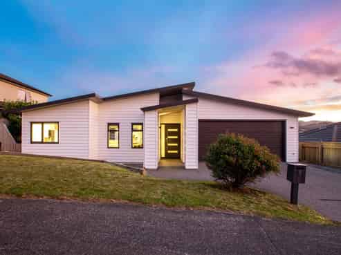 9 Paparoa Crescent, Aotea