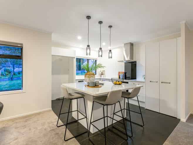 9 Paparoa Crescent, Aotea