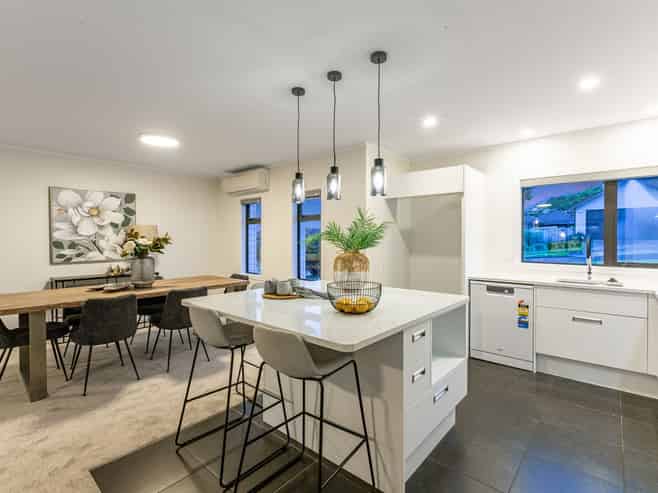 9 Paparoa Crescent, Aotea